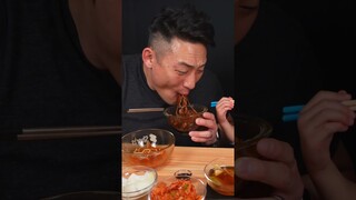 The only way to eat Jjajangmyeon (black bean noodles)