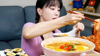 noodless with egg and kimchi 🤤🤤#mukbang#yummy#eating