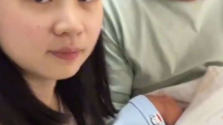 สมัยนี้…จะเรียกว่ารายการวาไรตี้หรือวีล็อกดีนะ…ชักจะเพี้ยนขึ้นทุกที จบมัธยมก็ท้องซะแล้ว ไม่คิดว่าเป็น