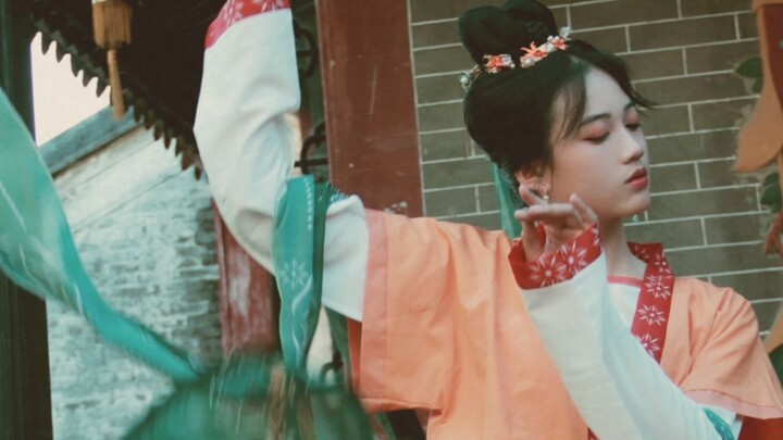 [Jiang Zi Yo] Cosplay of Li Leyan performing “Hua Yue Cheng Shuang” – Wishing everyone a happy Mid-A