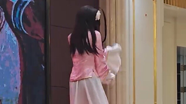 In Kaifeng APHonly, Wanwan danced thousands of flowers and mothers were sad