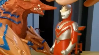 8-minute review of Blaze's first two episodes: Enemy Monster Box Soft Gel vs. Old 17cm Soft Gel, whi