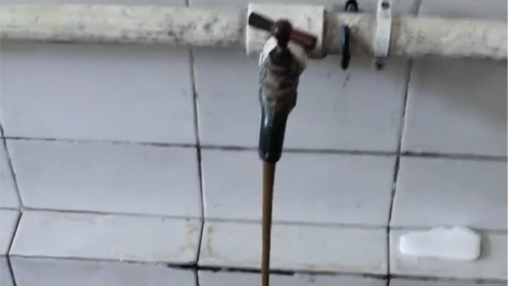 Vòi nước ký túc xá bá cháy!