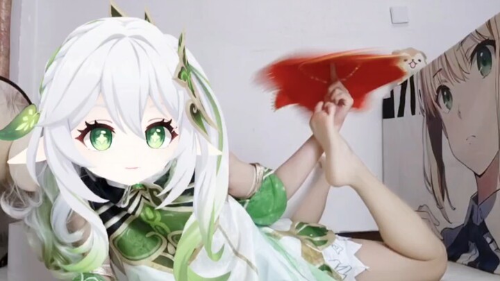 حاولت لف المنديل بالقدم