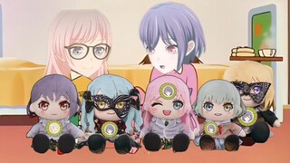 The blue doll Daxiang wants to step on the bad Chuhua's back