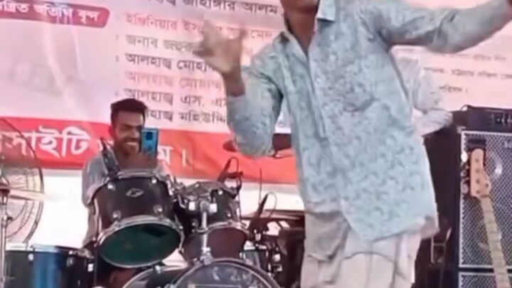 আমি একা হাসবো কেন।আপনারা ও একটু হাসুন