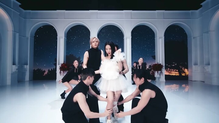 Jisoo flower  dance🌹🌹