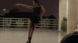 สัมผัสประสบการณ์การแสดงคลาสเรียนเต้นรำละติน | ซัมบ้ามันยากจริงๆ