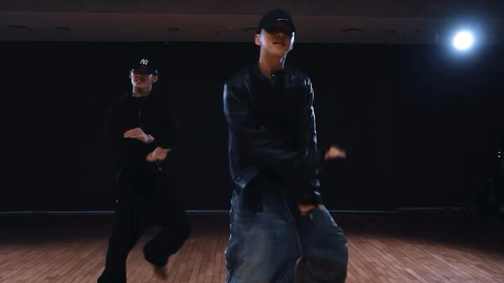 Quệt mắt cho tỉnh, video vũ đạo mới của Soonyoung – chàng trai gia trưởng điểm 10 nhà mình – chính l