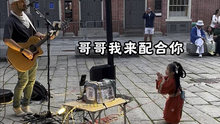 หนูน้อยจีนช่วยเยียวยาศิลปินข้างถนนชาวต่างชาติได้อย่างไร