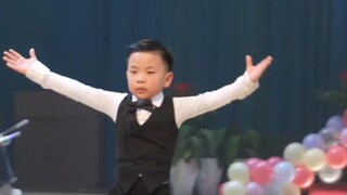 元旦晚会意外出现的表演小嘉宾，嗨翻全场！小嘉宾:我只是想来看个节目#淮南世际艺术学校 #元旦晚会