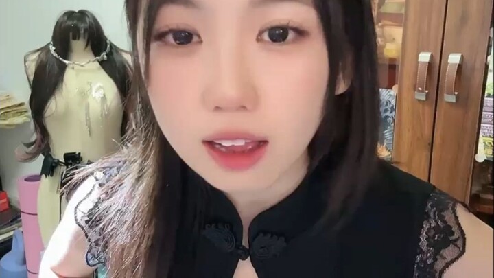 Phàm nhân cao một mét tám làm nữ tu! Sườn xám đen + giày cao gót 13cm!