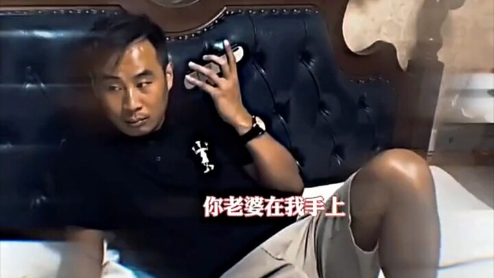 Kẻ bắt cóc: Chính anh là người phải chuyển cho tôi 500 triệu, nếu không tôi sẽ thả cô ấy.