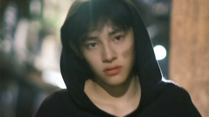 “乘着光和勇气 再踏着雨”