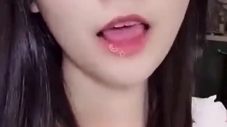 各位大哥，我的舌头会跳舞哦！！