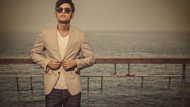 إعادة غناء أغنية “بانتظار مرور الرياح والأمطار” التي كتبها جاكي تشان لتشانغ شويه يو — إحساس مختلف تم