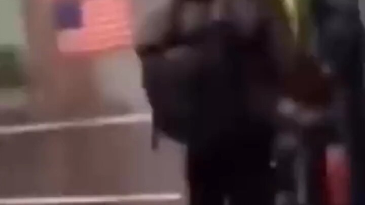 Ơn nhỏ như giọt nước, phải đáp lại bằng nắm đấm.