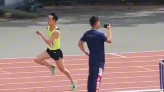 照片里的他们  操场上从来不缺舞者   北体大摔到了，北体大又站起来了，上演极限逆袭