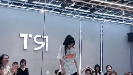 [Choreography for personal use]