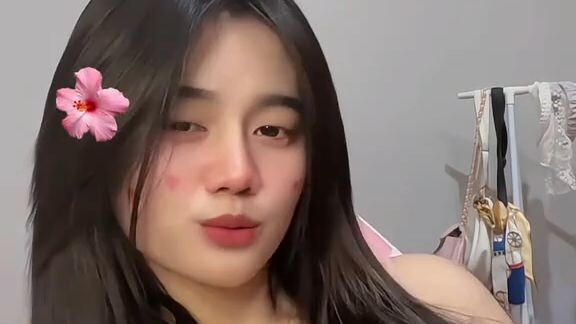 ada yang bisa puasin aku gak ..