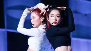Salah satu tarian K-pop tersulit? Ini sebuah karya seni! Mashup kostum 4K "Naughty" IRENE & SEULGI d