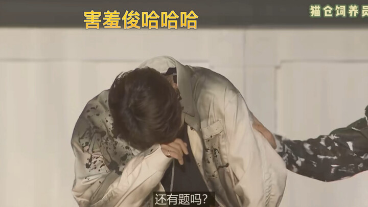 Wen Junni: Don’t love me so much! A hilarious cat-trolling session, hahaha!