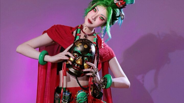 Red Flame Witch: The creative makeup is inspired by the oriental supernatural art style of illustrat