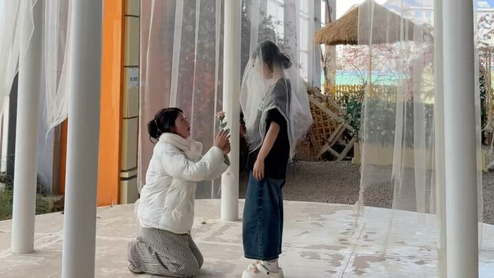 Đừng ngốc nghếch chỉ biết nói rằng anh yêu em nữa. Nhìn cho kỹ nhé, tôi chỉ dạy một lần thôi!