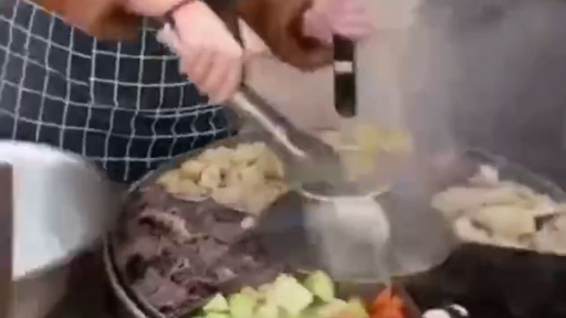 "มากินแล้ว——"