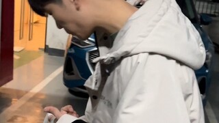 هل يحب الأغنياء التباهي بهذه الطريقة؟