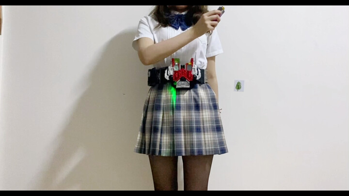 Coba bertransformasi dengan mainan <Kamen Rider Double>
