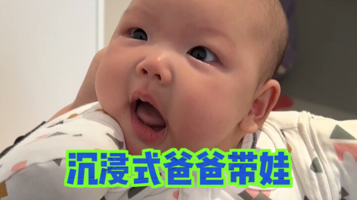 Ông bố bỉm sữa siêu nhập vai dẫn con đi chơi