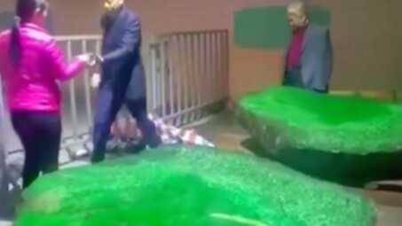 หินดิบตั้งราคาไว้ 18.6 ล้าน แต่กลับไม่มีใครกล้าผ่า จนเจ้าของสินค้าจำใจต้องลงมือเอง เพียงครั้งเดียวก็