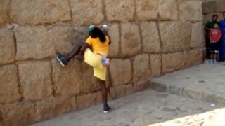 عندما استدار، تقلص مخي الصغير...