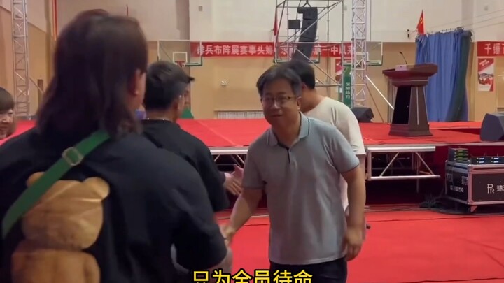 This one glance is a lifetime of mountains, rivers and four provinces. I can't imagine what regrets 