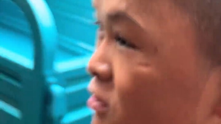 Picked up Little Ma Yun after school; he burst into tears, saying all his classmates had made him th