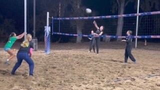 What a wonderful beach volleyball defense!