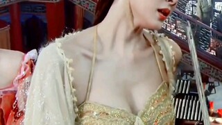 I was stunned when she appeared on the stage. Her appearance, figure and temperament are all amazing