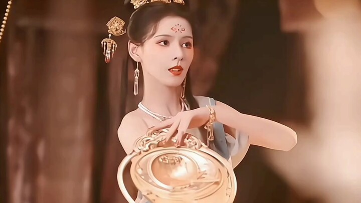 云想衣裳花想容，春风拂槛露华浓