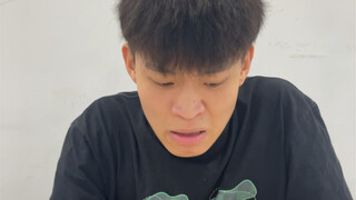 เรือมีน้ำมันรั่วและสิ่งที่เคลื่อนไหวในปากของมันคือ