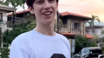 เมื่อคุณมัวแต่จินตนาการว่าจะถูกสัมภาษณ์ตามท้องถนน.....