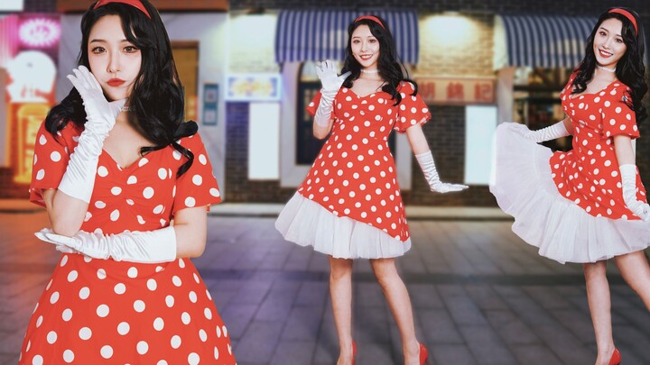 Red high heels + white gloves, the elder brother secretly said in the later period, full of feminini