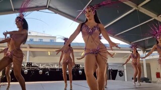 Setelah samba, ada juga tarian hula kelas berat