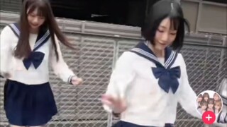 Gadis sakura TikTok menari rap sosial Tiongkok, seolah-olah kembali ke internet beberapa tahun lalu