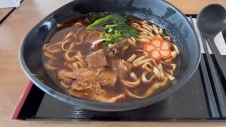 【Mu Yu】I ate a bowl of noodles for 60 yuan at the airport. It was so expensive. I felt so sad.