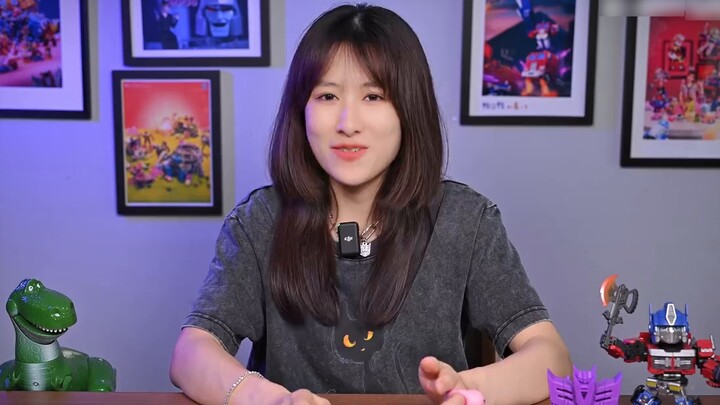 Are there different versions of Transformers toy logos? A video will show you the subtle differences