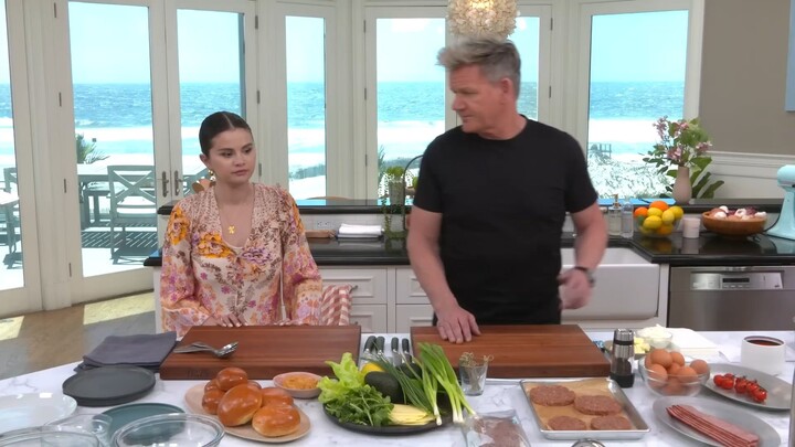 Selena Gomez Makes A Breakfast Burger with Gordon Ramsay_1080p