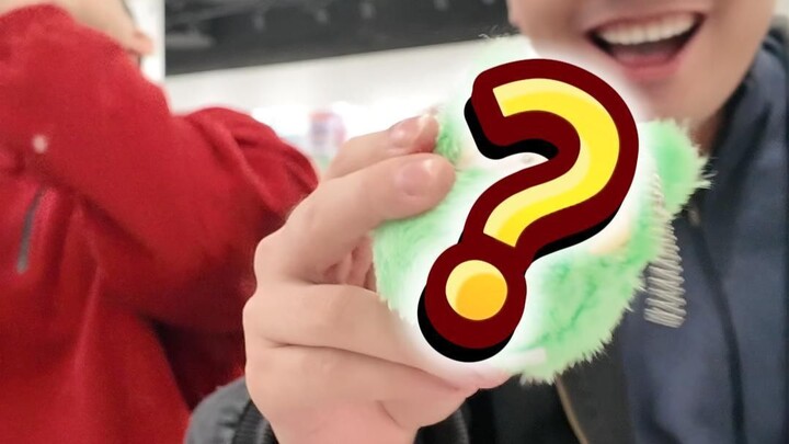 Cuma ngerejekin kalian aja~ Gak mungkin ada yang serius mikir kalau aku bukan si jago keberuntungan,