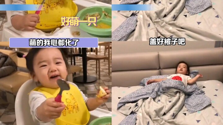 Lúm đồng tiền này đáng yêu quá, từ bé đã dạn dĩ rồi