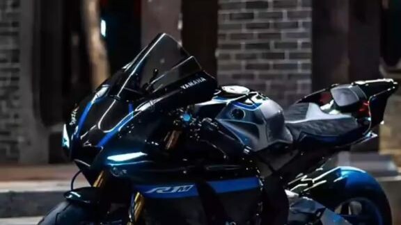 R1 is not a waste of money💸.... 🏍️💨